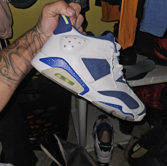 Glasses and shoes - Picture 9 of 16